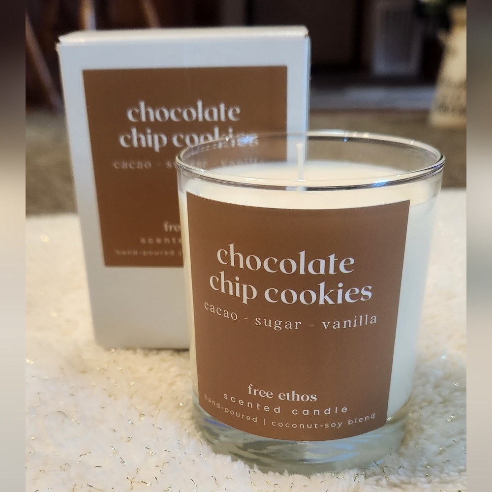 Free Ethos Chocolate Chip Cookies Candle - Picture 2 of 2